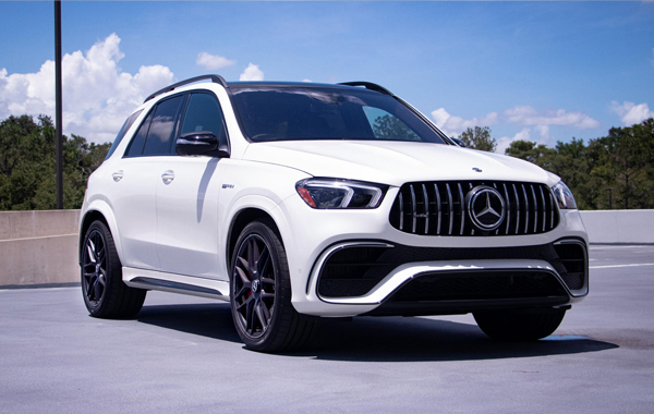 Private transfer vehicle arriving at Mt Buller resort entrance.